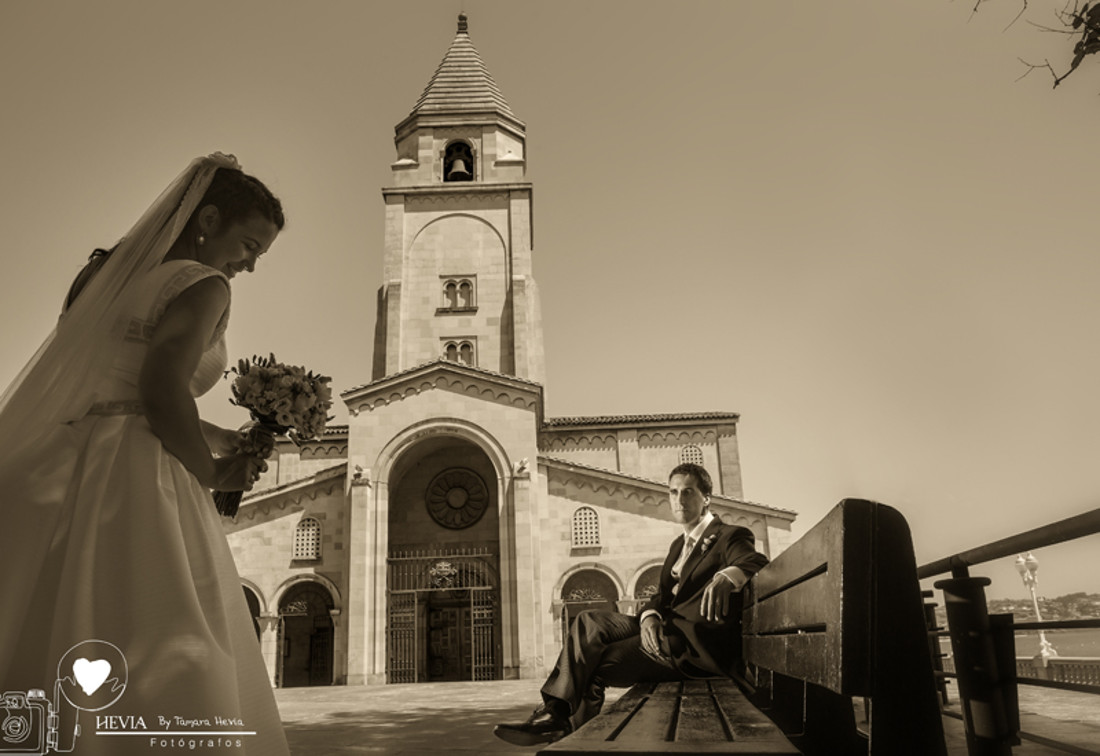 Hevia_fotógrafos_Tamara_Hevia_fotografía_fotografía_de_boda_Boda_en_San_Pedro_Gijón_Boda_Castillo_de_la_Zoreda 11