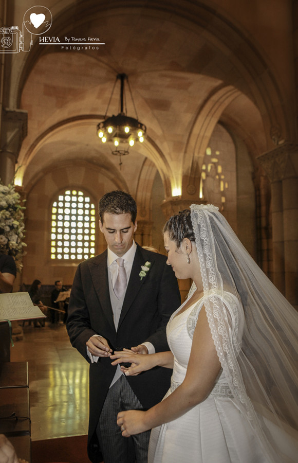 Hevia_fotógrafos_Tamara_Hevia_fotografía_fotografía_de_boda_Boda_en_San_Pedro_Gijón_Boda_Castillo_de_la_Zoreda 1