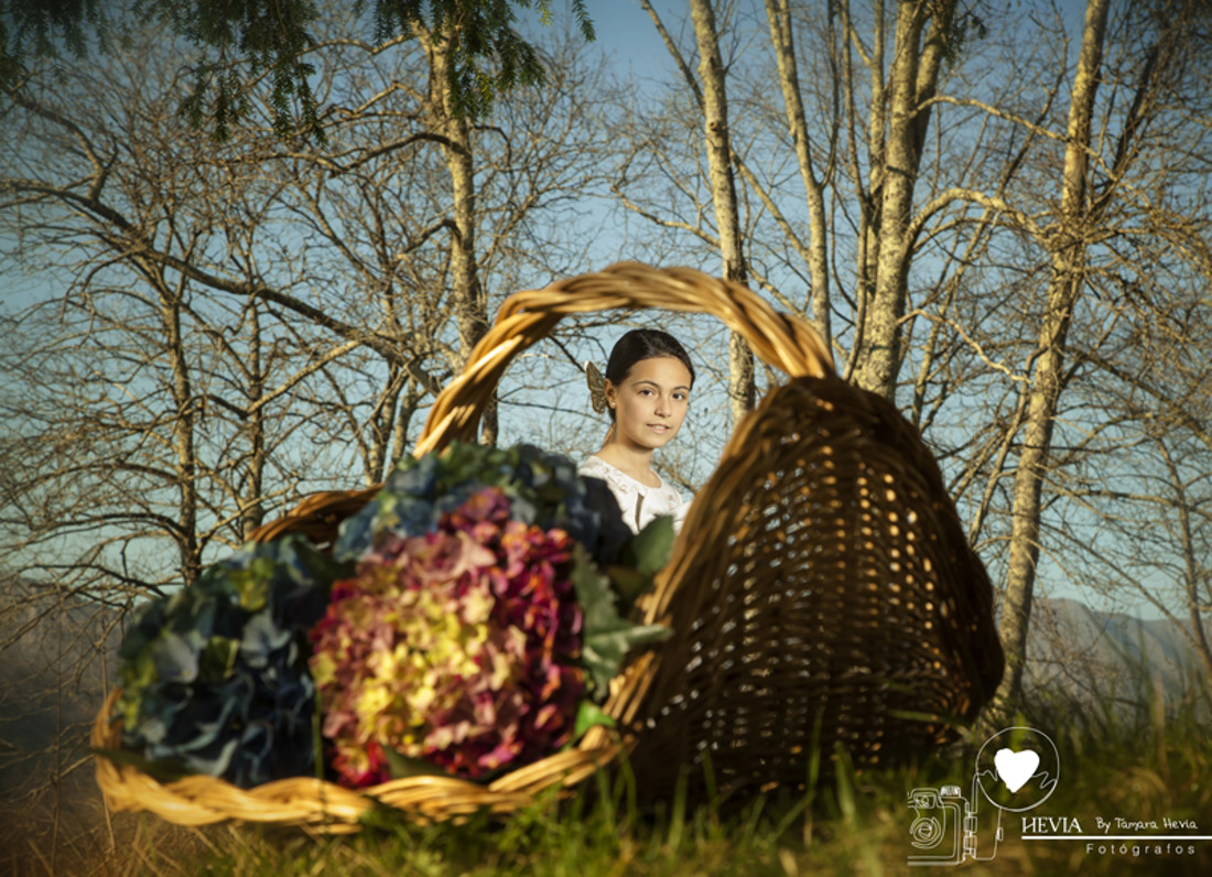 Tamara_Hevia_fotografía-Hevia_fotografos_Arriondas_Llanes_Fotografía_de_comunión_diferente_ByLabra2