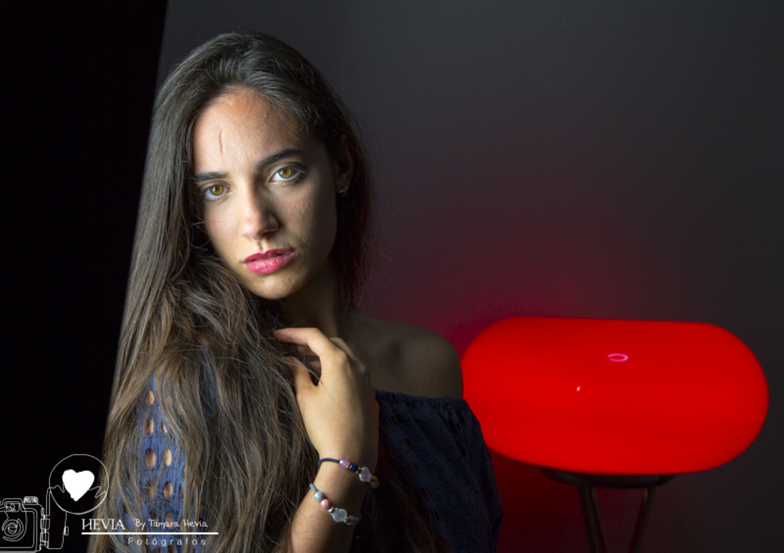 tamara_hevia_fotografia_hevia_fotografos_arriondas_sesion_moda_Un_poquito_de_mi_caprichos_de_armario_aida_de_la_vega_sesion_estudio_joven (17)