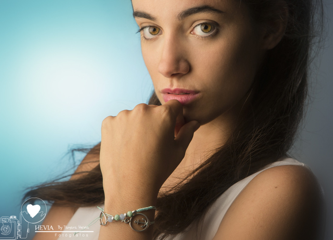 tamara_hevia_fotografia_hevia_fotografos_arriondas_sesion_moda_Un_poquito_de_mi_caprichos_de_armario_aida_de_la_vega_sesion_estudio_joven (2)