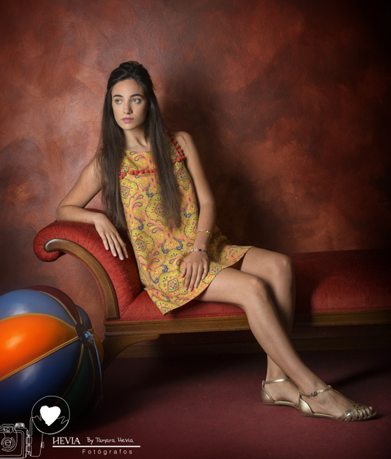 tamara_hevia_fotografia_hevia_fotografos_arriondas_sesion_moda_Un_poquito_de_mi_caprichos_de_armario_aida_de_la_vega_sesion_estudio_joven (3)