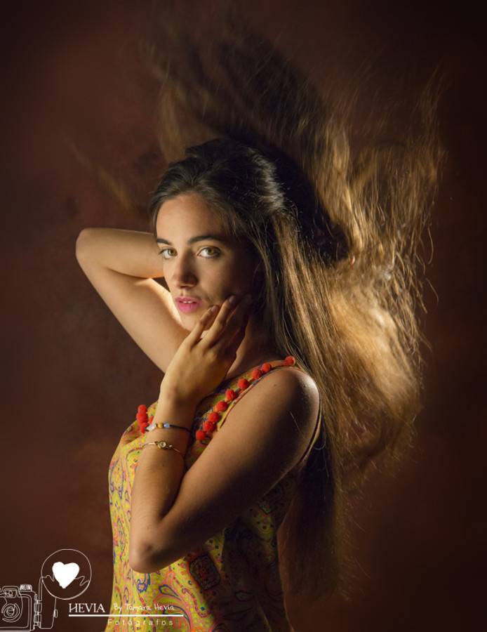 tamara_hevia_fotografia_hevia_fotografos_arriondas_sesion_moda_Un_poquito_de_mi_caprichos_de_armario_aida_de_la_vega_sesion_estudio_joven (4)