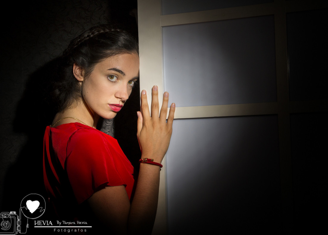tamara_hevia_fotografia_hevia_fotografos_arriondas_sesion_moda_Un_poquito_de_mi_caprichos_de_armario_aida_de_la_vega_sesion_estudio_joven (7)